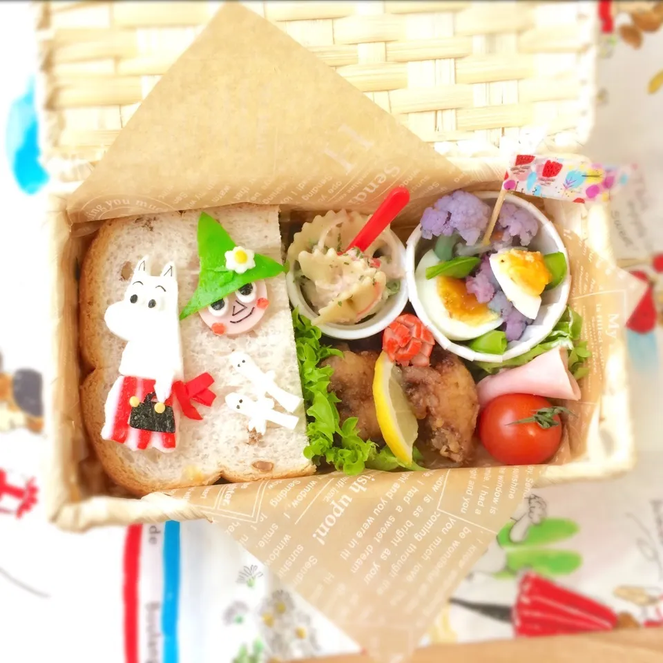 Snapdishの料理写真:ムーミンママ♡スナフキンのサンドイッチ弁当|えりかさん