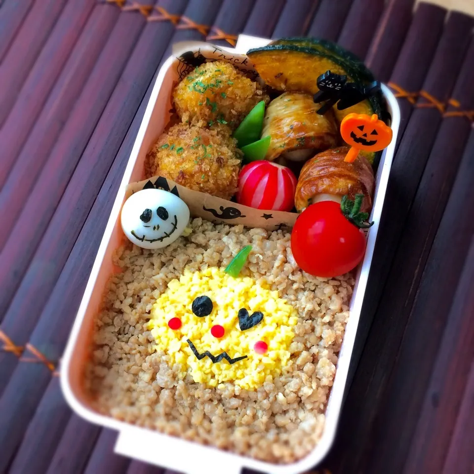 ハロウィン🎃鶏そぼろ弁当|えりかさん