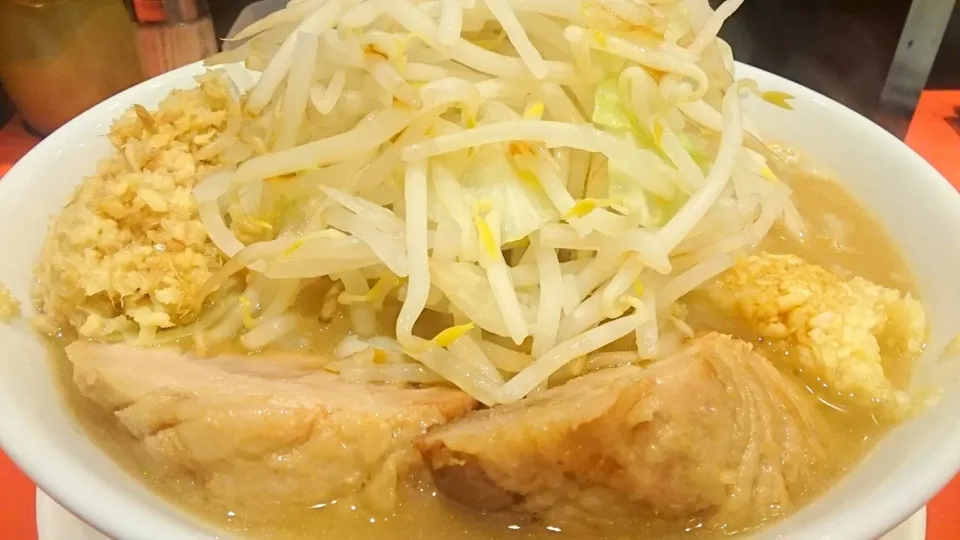 用心棒 の ラーメン(750円)＋追加豚1枚(100円)＋ニンニクマシ＋ショウガマシマシ ＠神保町18162|大脇さん