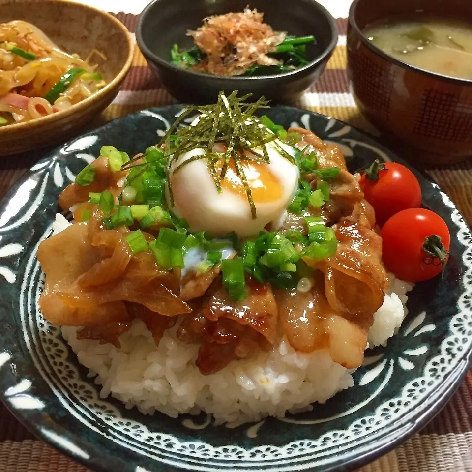 Snapdishの料理写真:マネっこ♡こってり甘辛ネギ玉豚丼|@konomi.619さん