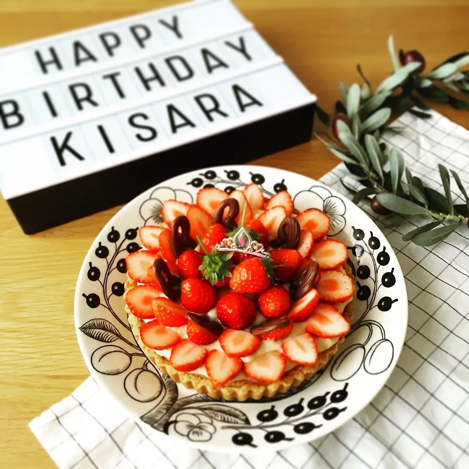 Snapdishの料理写真:７歳の誕生日にいちごのタルト♡|ティモカさん