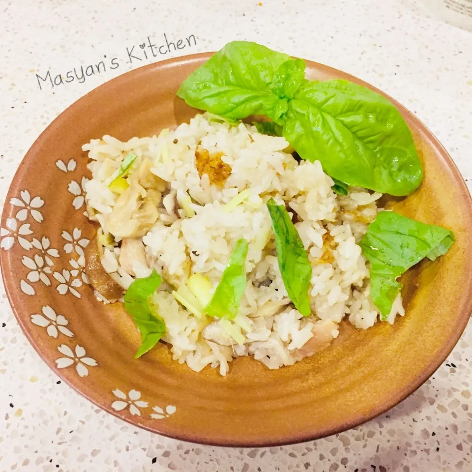 干し椎茸と干し舞茸、鶏肉とハーブの炊き込みご飯|Miyukiさん