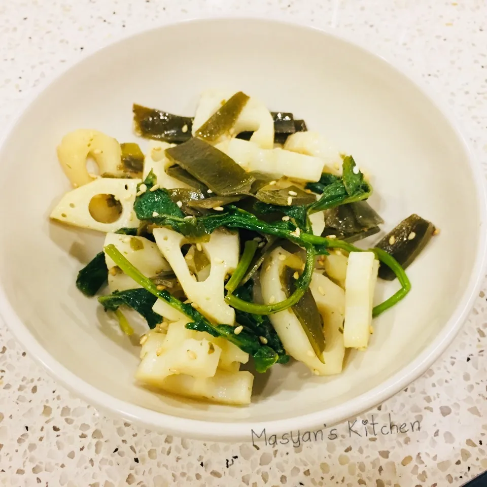 Snapdishの料理写真:レンコンと昆布のごま油炒め|Miyukiさん