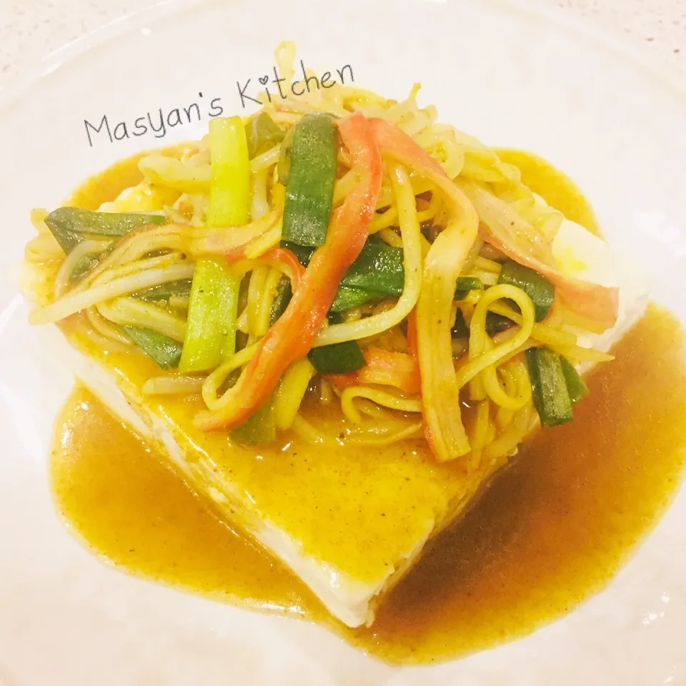 Snapdishの料理写真:カニカマ野菜炒めのカレーあんかけやっこ|Miyukiさん