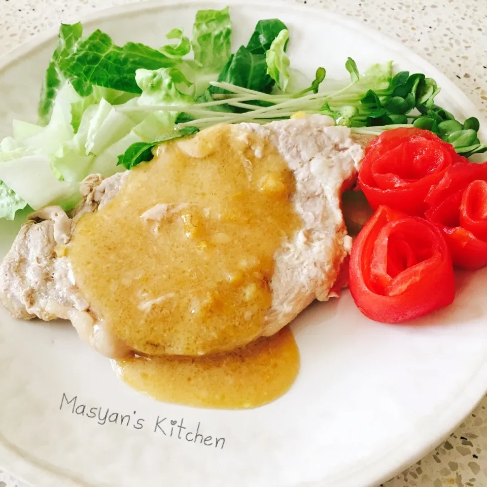 Snapdishの料理写真:柚子皮入りの味噌ダレでさっぱり 豚肉の味噌焼き|Miyukiさん