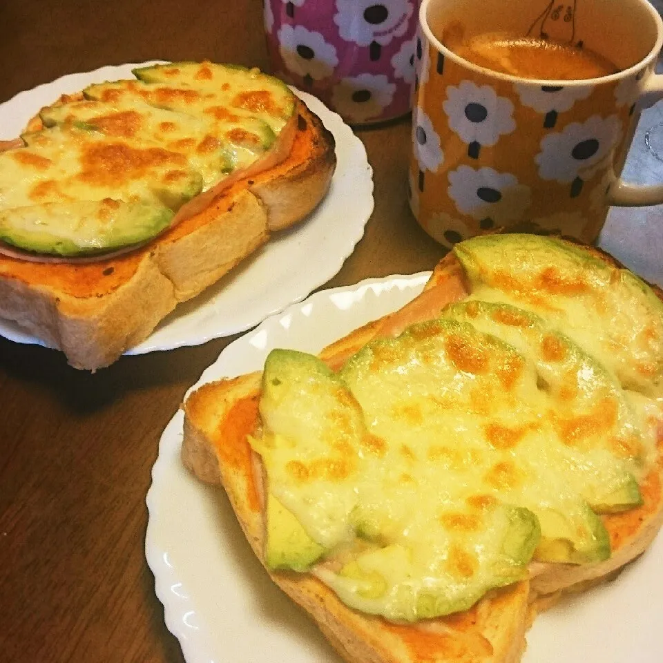 アボカドハムチーズトースト💕|やみぃさん