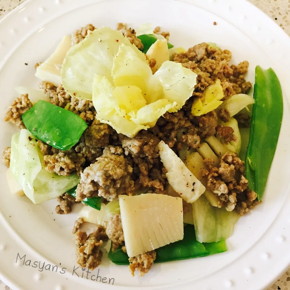 キャベツがたっぷり食べられる ひき肉と筍のサラダ カレー風味|Miyukiさん