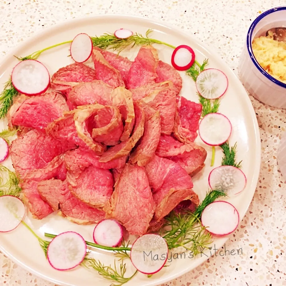 Snapdishの料理写真:クリスマスに食べ損ねたローストビーフと新しいホームベーカリー|Miyukiさん