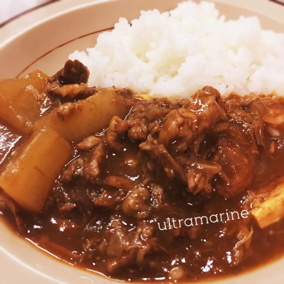 Snapdishの料理写真:＊とろとろほっこり♡牛すじと大根のおだしカレー＊|ultramarineさん