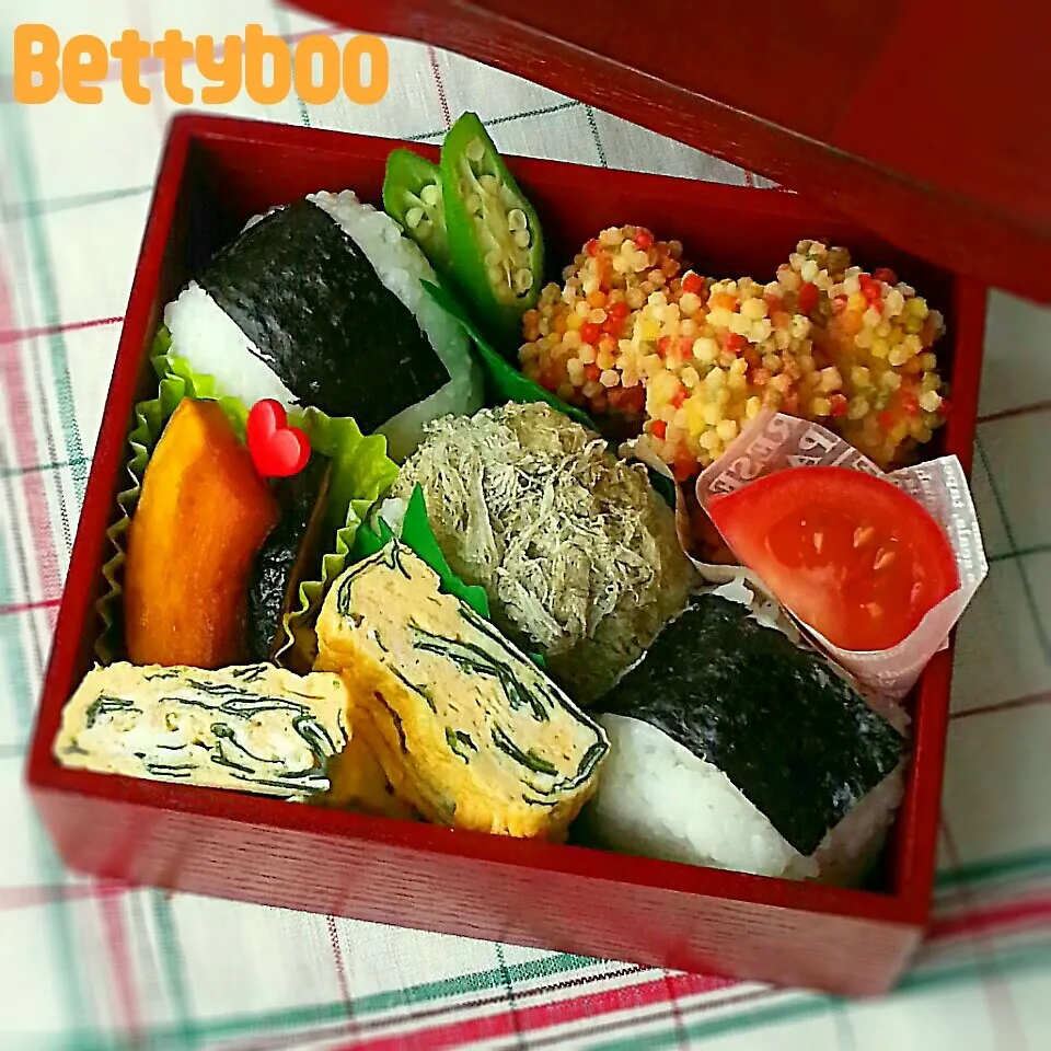 鶏ｻｻﾐの変わり揚げ&若布入ﾀﾞｼ巻玉子*弁当|bettyさん