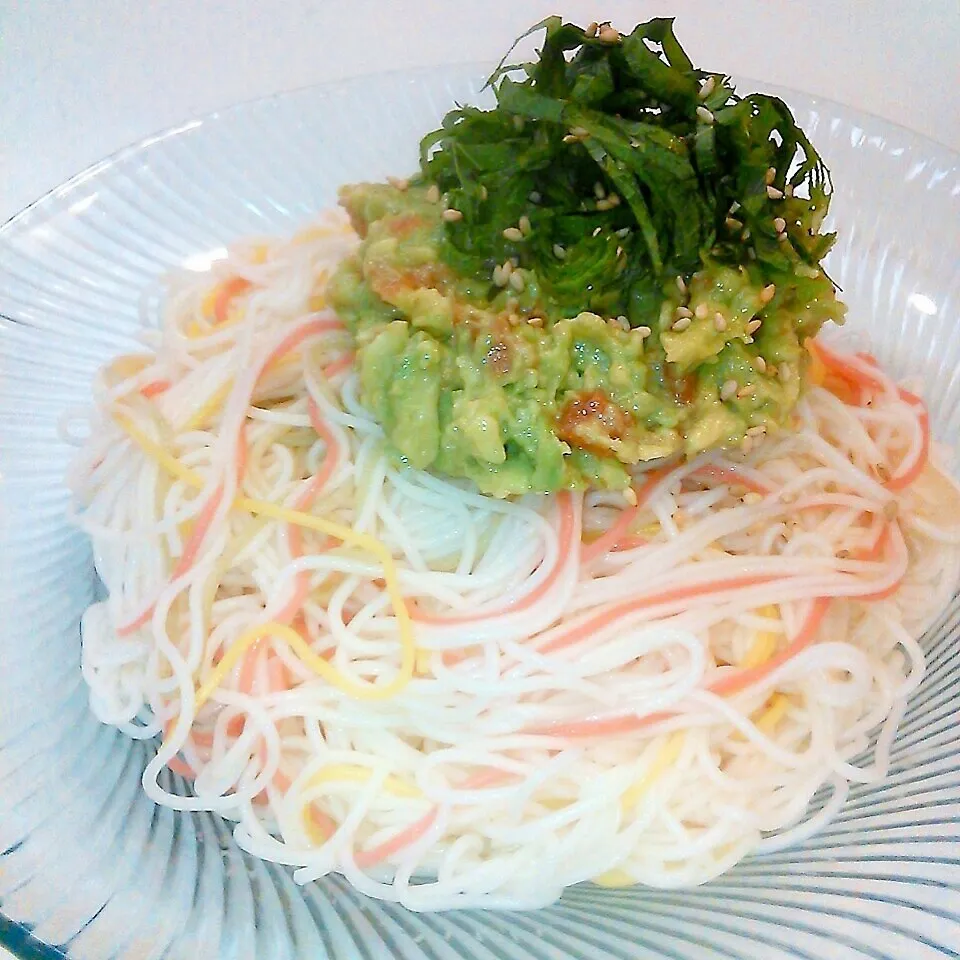 ‡ぬこ‡さんのたたき梅とアボカドのお素麺♥|やみぃさん