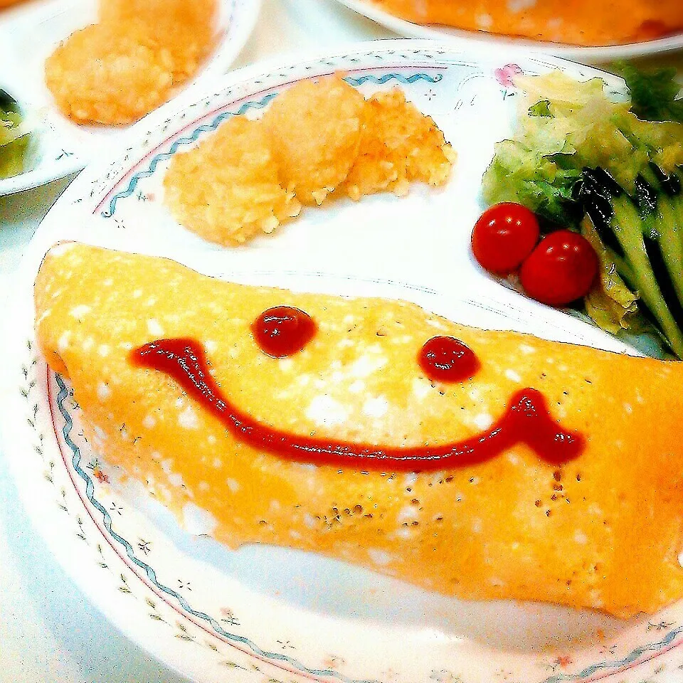 Snapdishの料理写真:オムライスとやみつきハッシュドポテト♪|やみぃさん