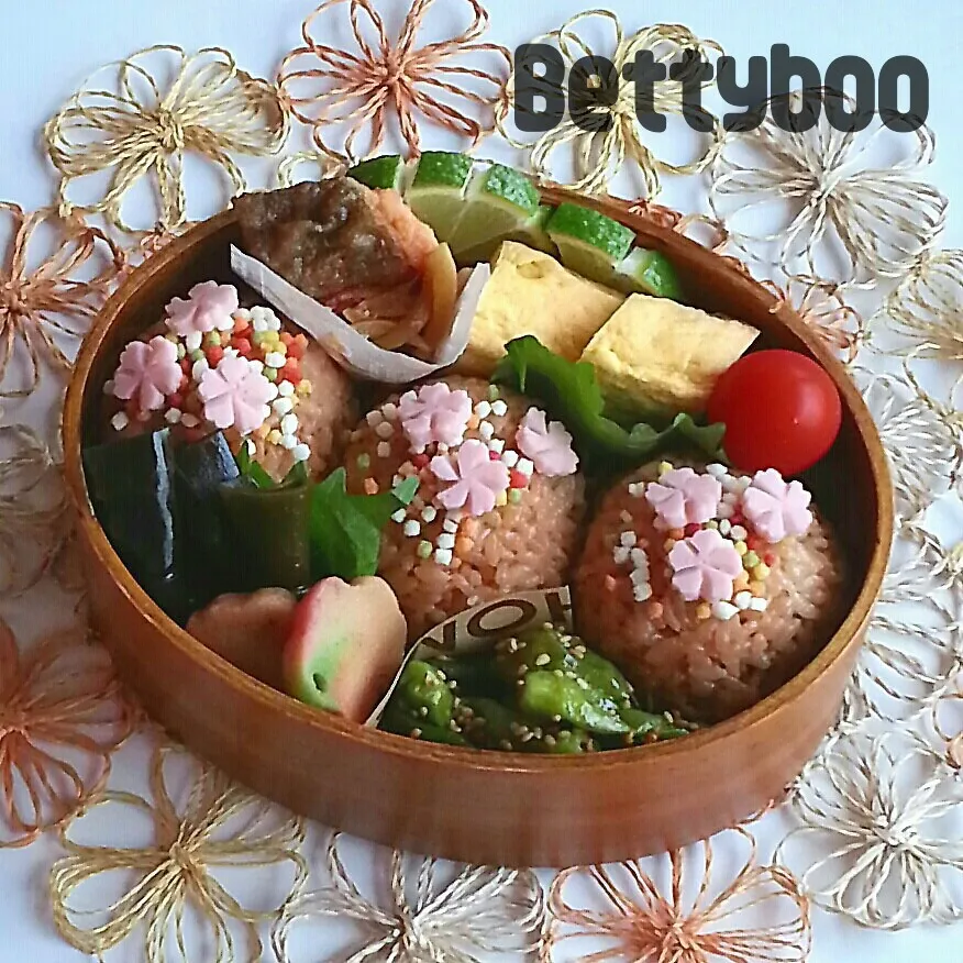 ｵﾁｬﾒなお茶ご飯のぉ弁当♪ﾋﾞｯｸﾘした(°▽°)|bettyさん