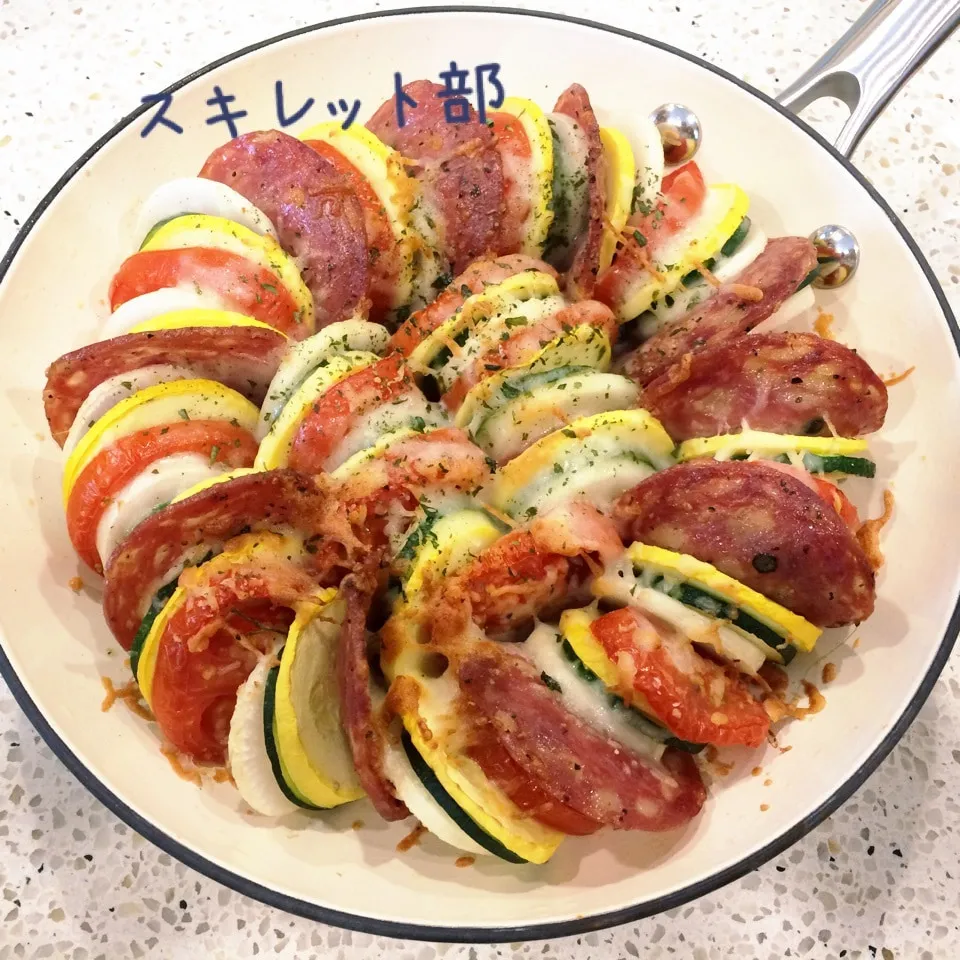 スキレット部 ズッキーニと大根、トマトのサラミ焼き|Miyukiさん