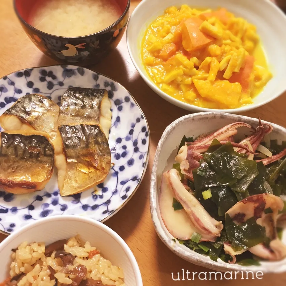 Snapdishの料理写真:＊イカとわかめの炊きもの、かぼちゃ煮…ほんのり秋ごはん＊|ultramarineさん