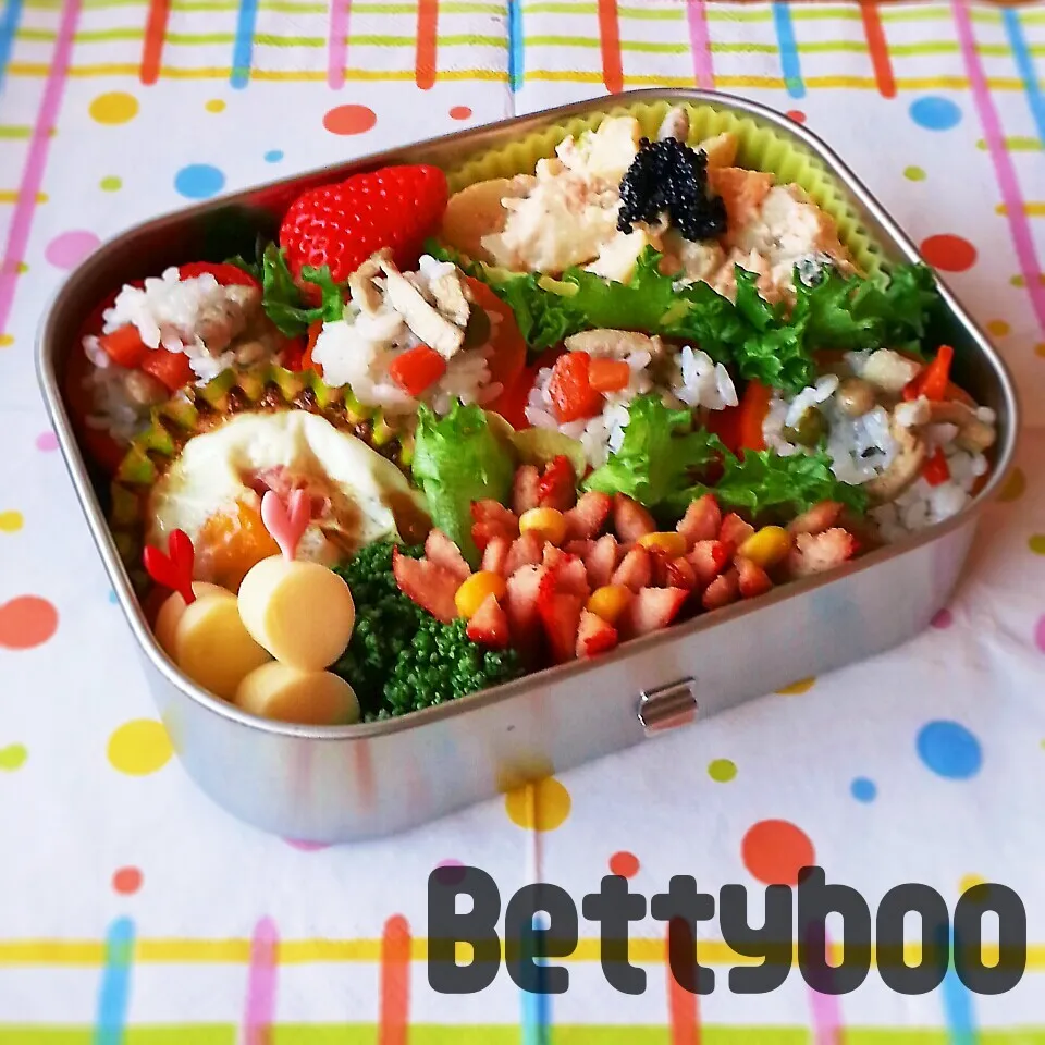 ﾊﾟﾌﾟﾘｶin ﾁｷﾝ&野菜ｶﾞｰﾘｯｸﾗｲｽ♪のお弁当|bettyさん