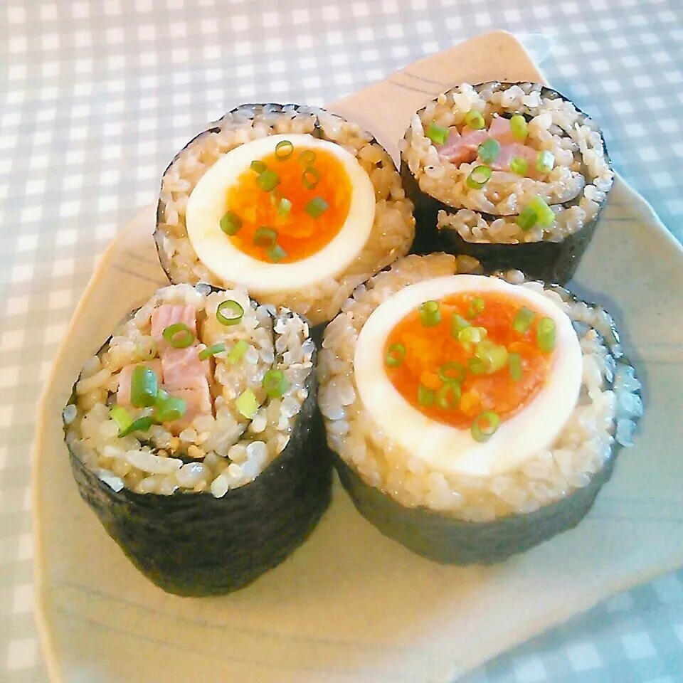 ななちさんの醤油らーめん味ご飯♡でうずまきおにぎり♪|やみぃさん