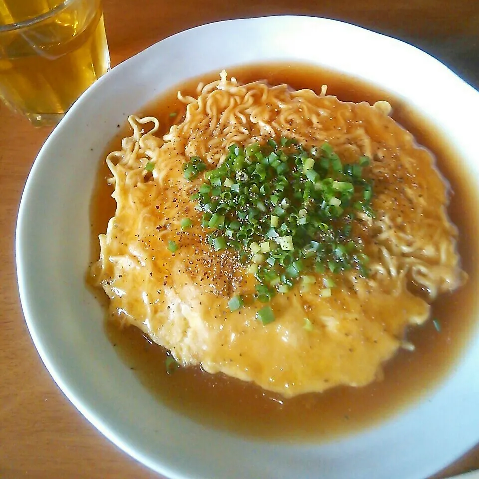 Snapdishの料理写真:うめちゃんさんの即席麺で一品♪|やみぃさん