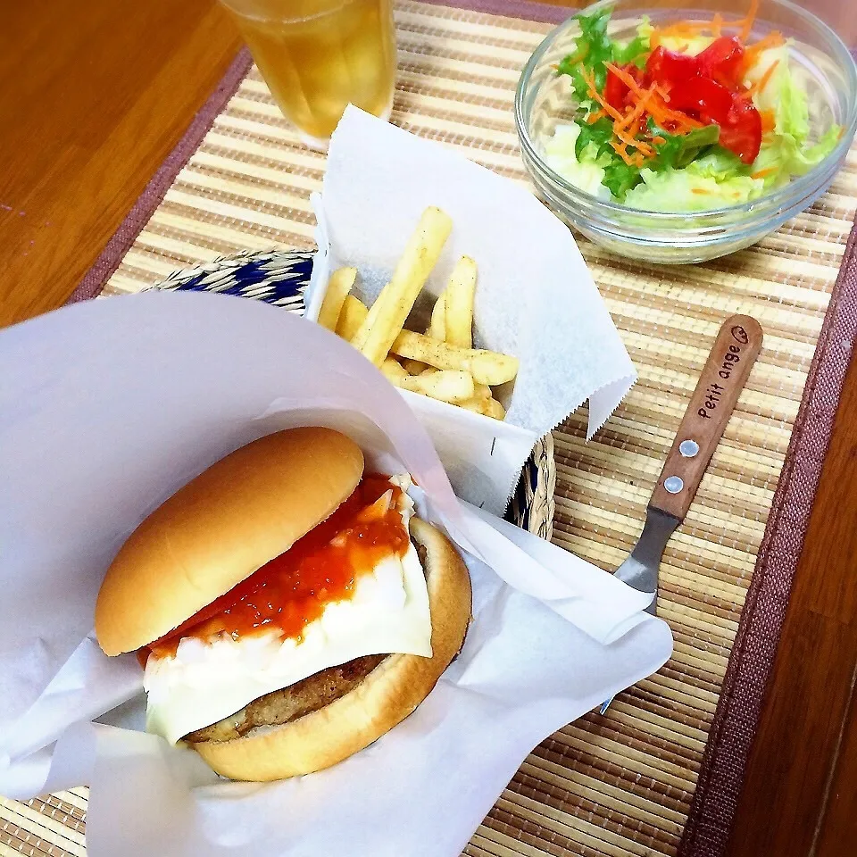 今日の朝食＊モスチーズバーガー風ハンバーガー|myumyuさん