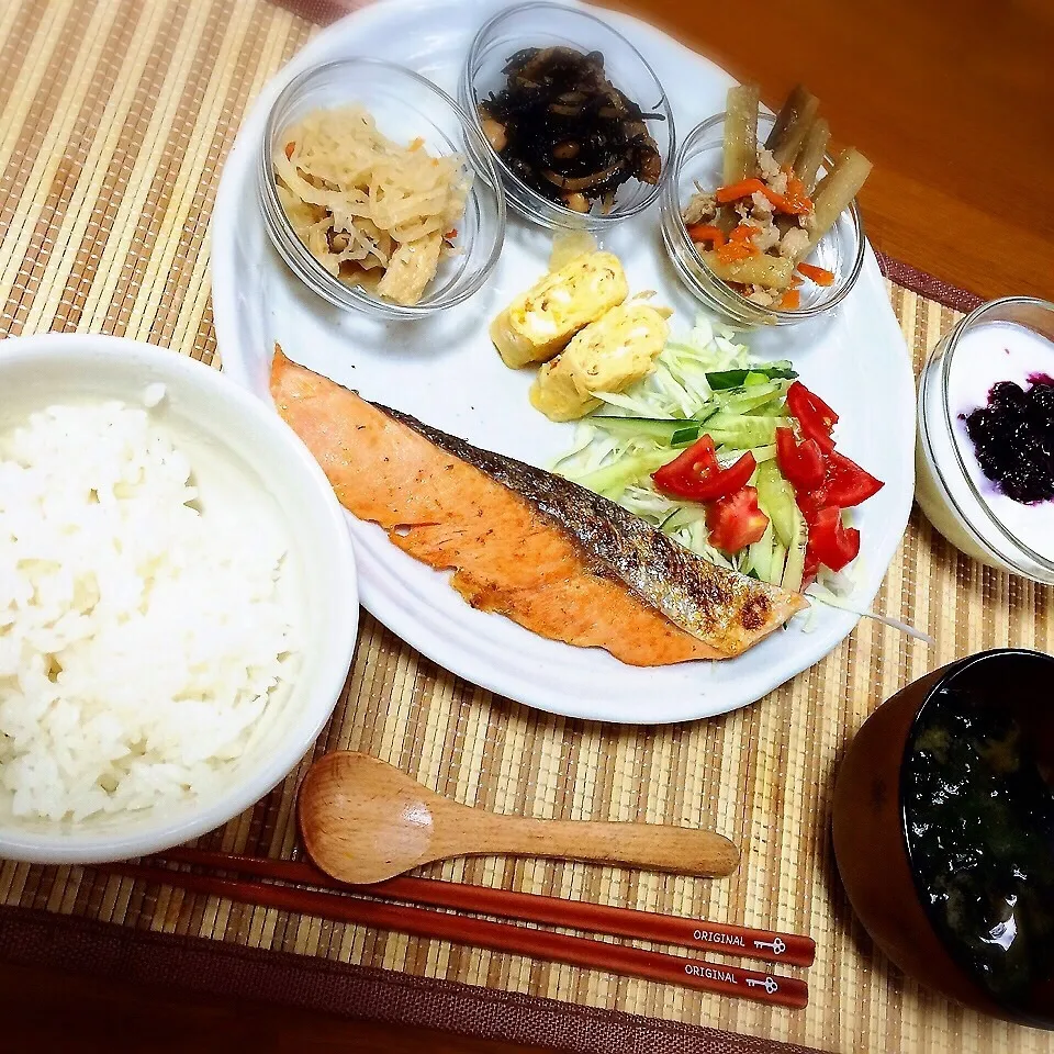 今朝の朝食。鮭の柚子胡椒焼きなど。|myumyuさん