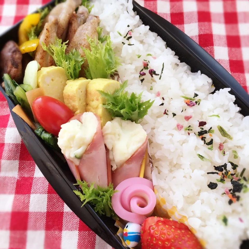 Snapdishの料理写真:今日のお弁当(鶏手羽中焼き)|demekinさん