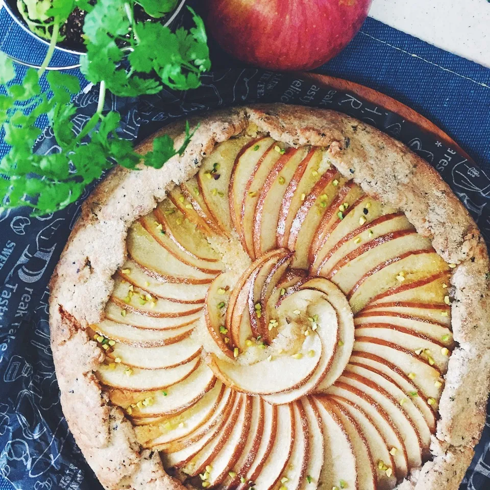 Snapdishの料理写真:りんごの紅茶タルト🍎|多摩子のおうちさん