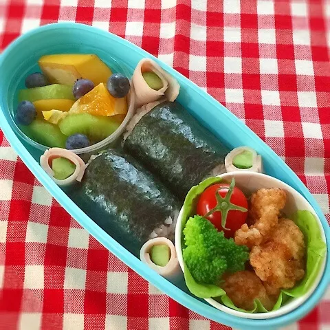 今日のお弁当(おにぎり＆から揚げ)|demekinさん