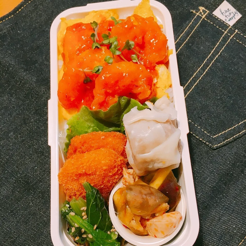 Snapdishの料理写真:旦那弁当！エビチリ丼|りんごさん