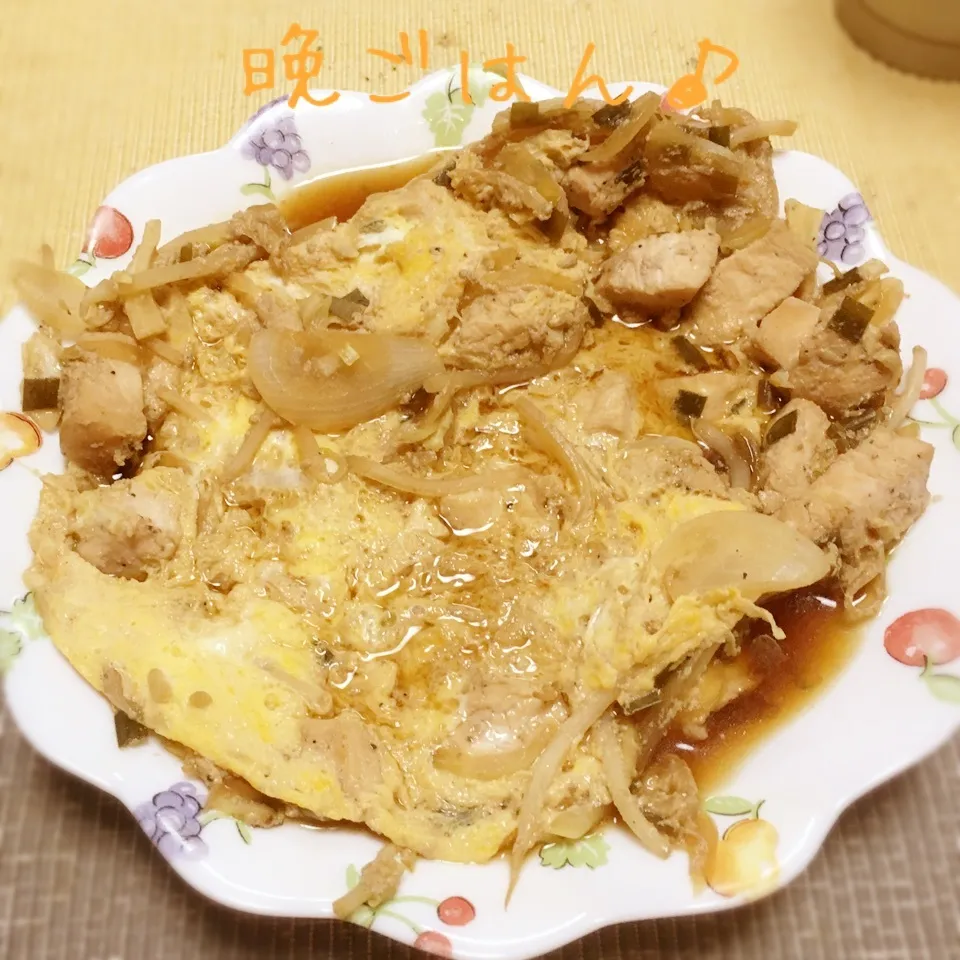 Snapdishの料理写真:鶏もも肉でニラ醤油卵とじ〜♪|えんどうくんさん