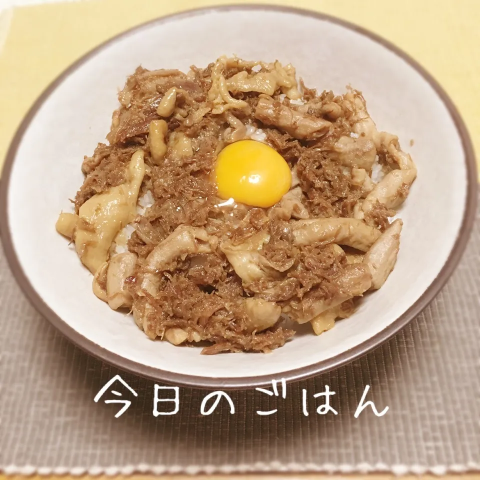 牛スジとモツ丼♪|えんどうくんさん