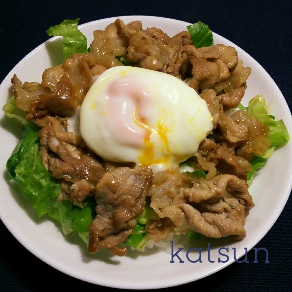 我が家の定番！甘辛豚こまの温玉丼|katsunさん