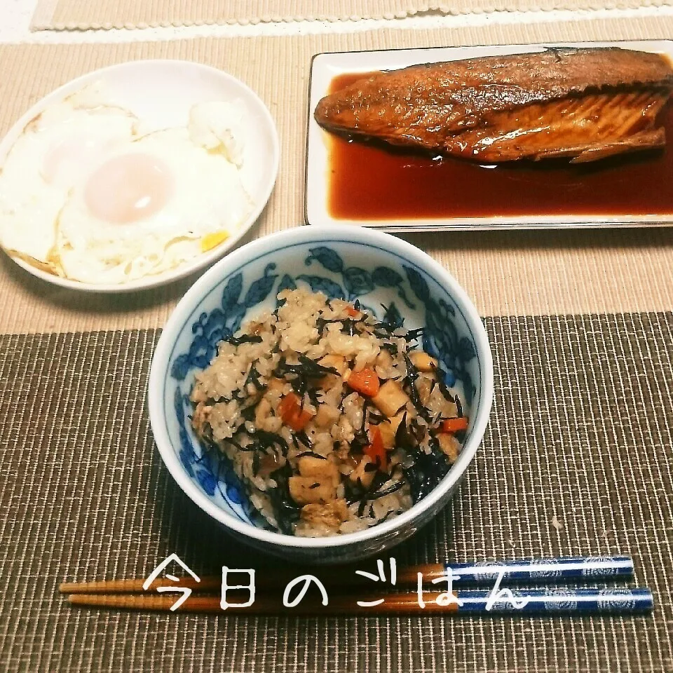 Snapdishの料理写真:ひじきごはん定食|えんどうくんさん