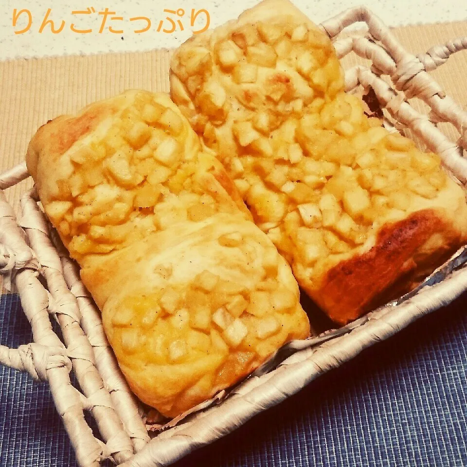 Snapdishの料理写真:リンゴのバターちぎりパン♪|えんどうくんさん