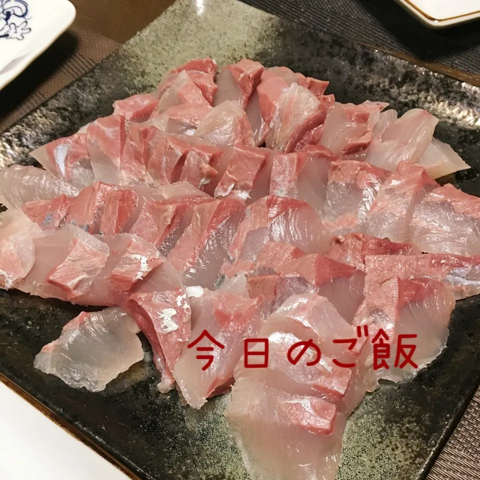 Snapdishの料理写真:ブリの刺身！|ぴっちょんさん