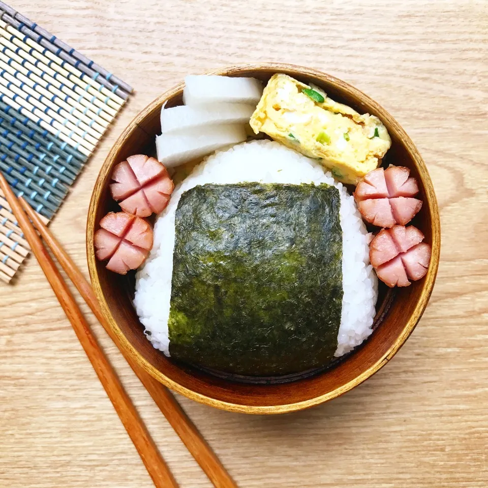 Snapdishの料理写真:おにぎり弁当|Naoさん