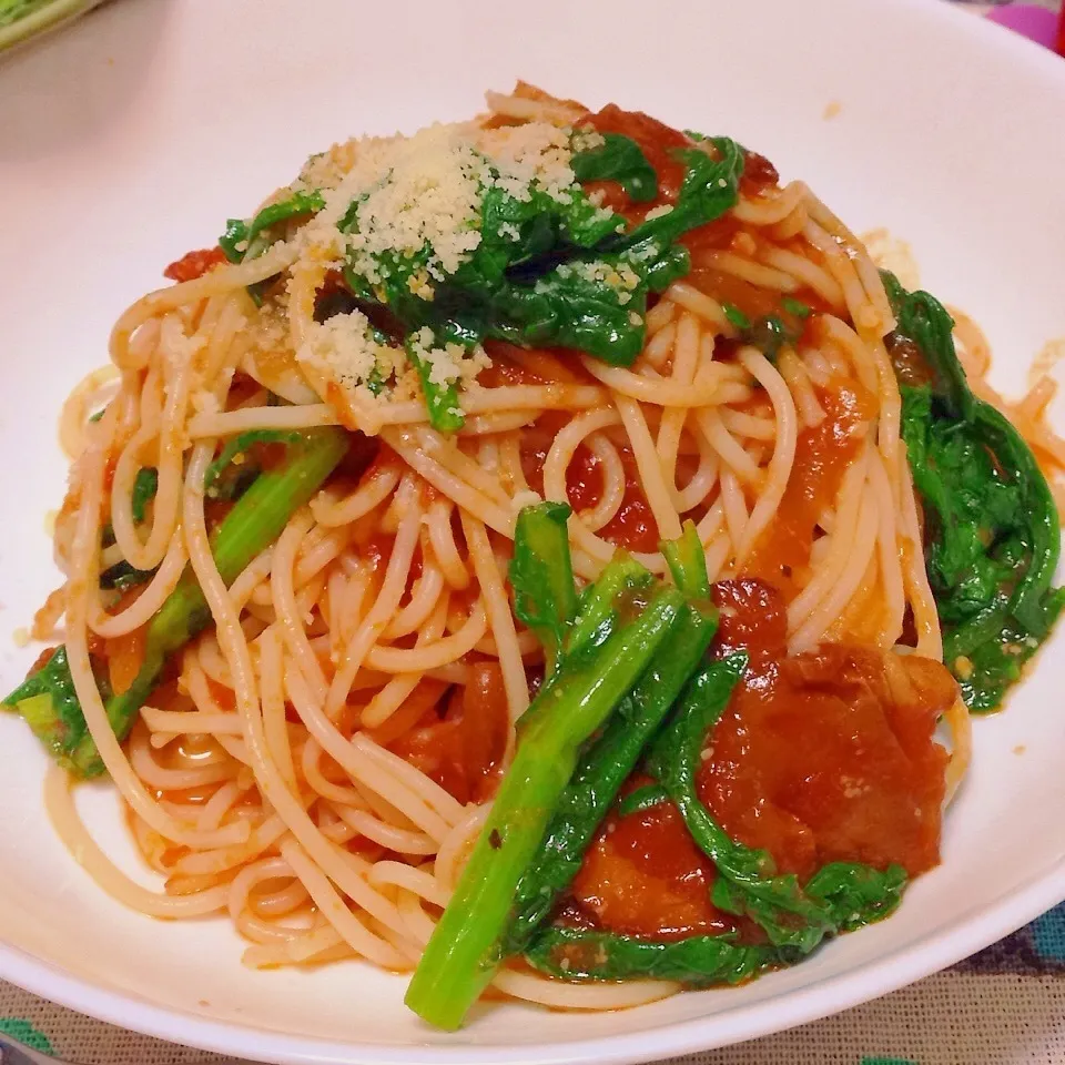 春菊のトマトソースパスタ|白のパンダさん