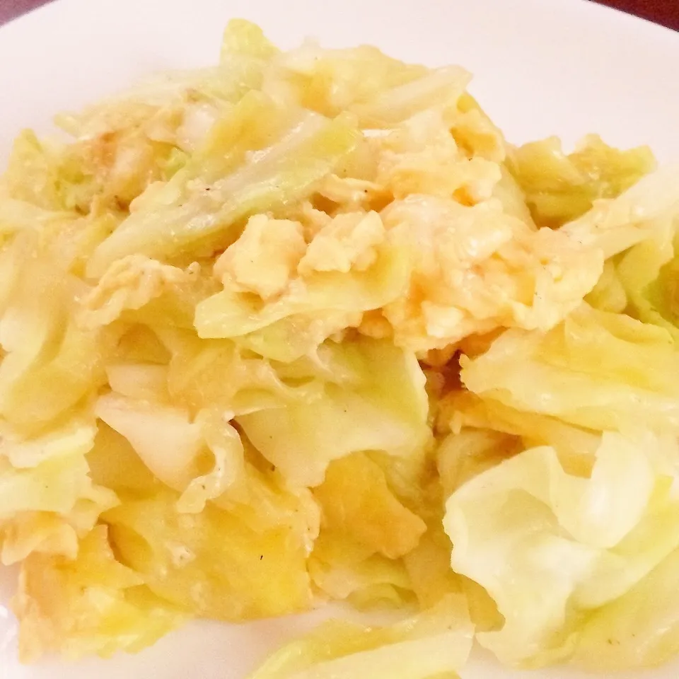 キャベツと卵の中華炒め|白のパンダさん