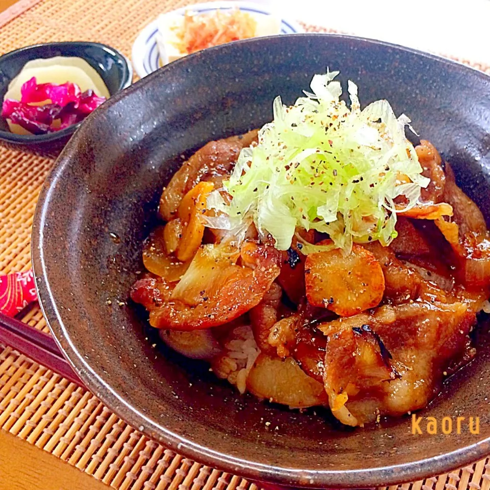 生にんにくで♡簡単旨旨スタミナガーリック豚丼♪|かおちゃんさん