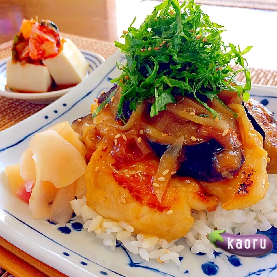 柔らか鶏ささみと茄子の梅ガリ味噌丼♪|かおちゃんさん