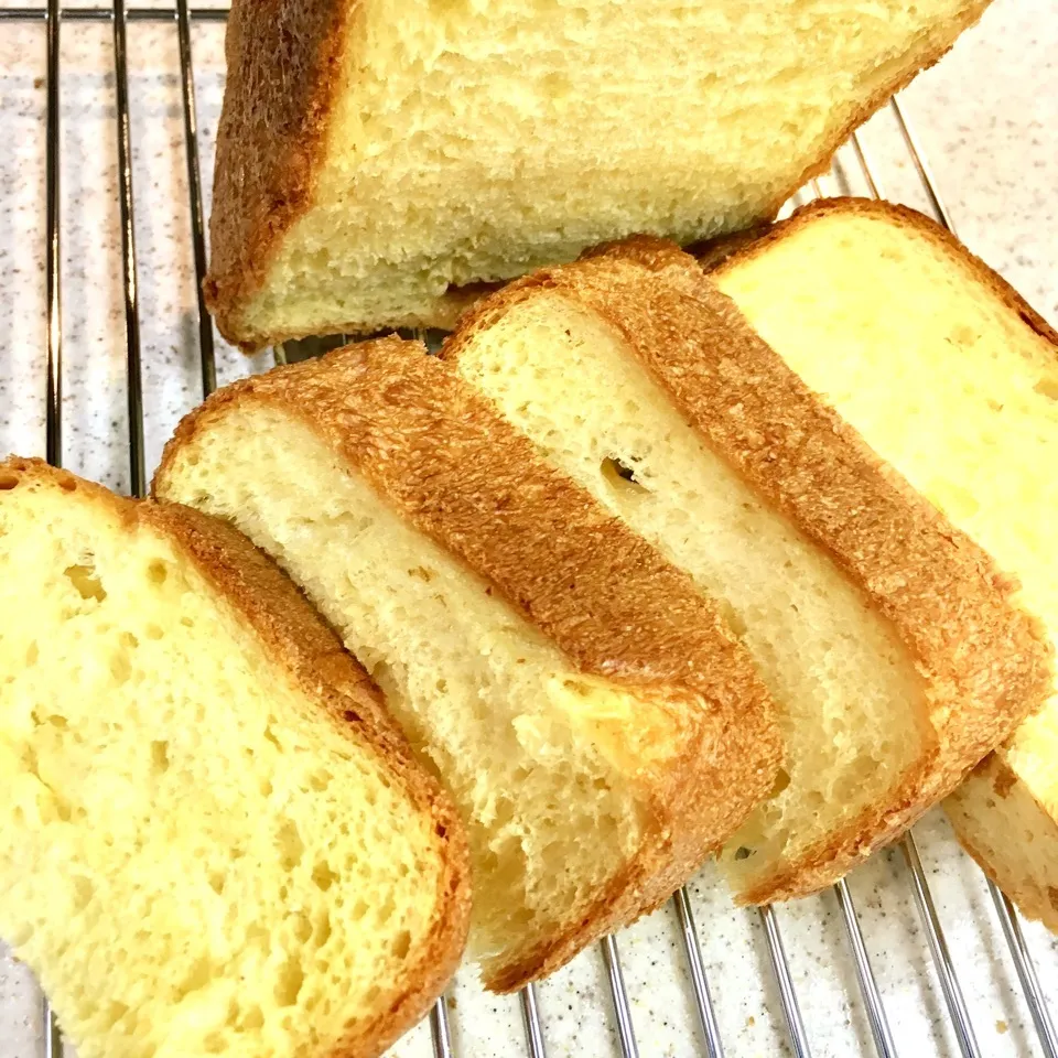 Snapdishの料理写真:🍞ブリオッシュ食パン🍞焼けました💓💓|ROSE & ROSEさん