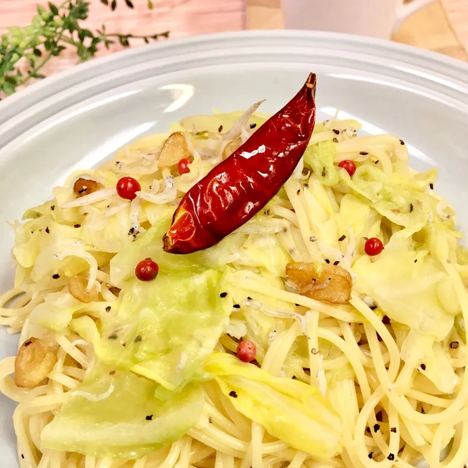 Snapdishの料理写真:🌸春キャベツとちりめんじゃこのパスタ🌸|ROSE & ROSEさん