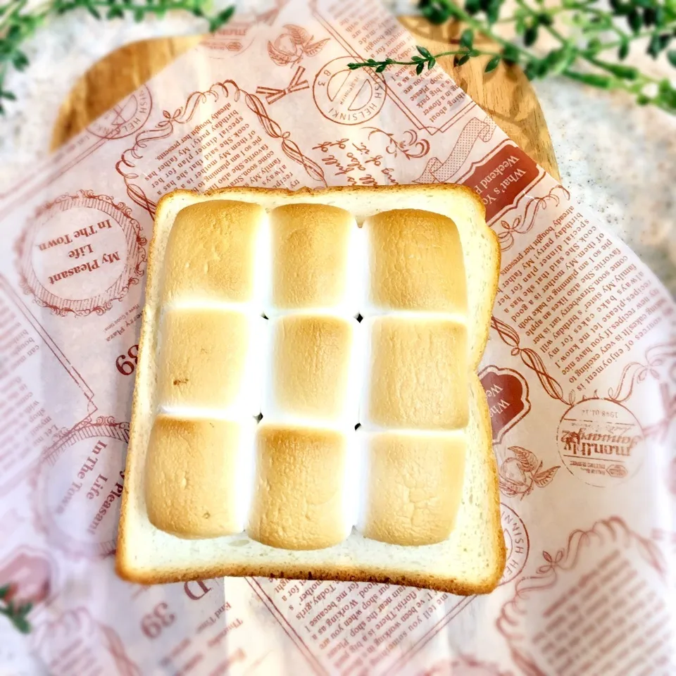 Snapdishの料理写真:超簡単☆スモア風マシュマロトースト🍞カフェ気分💓💓|ROSE & ROSEさん