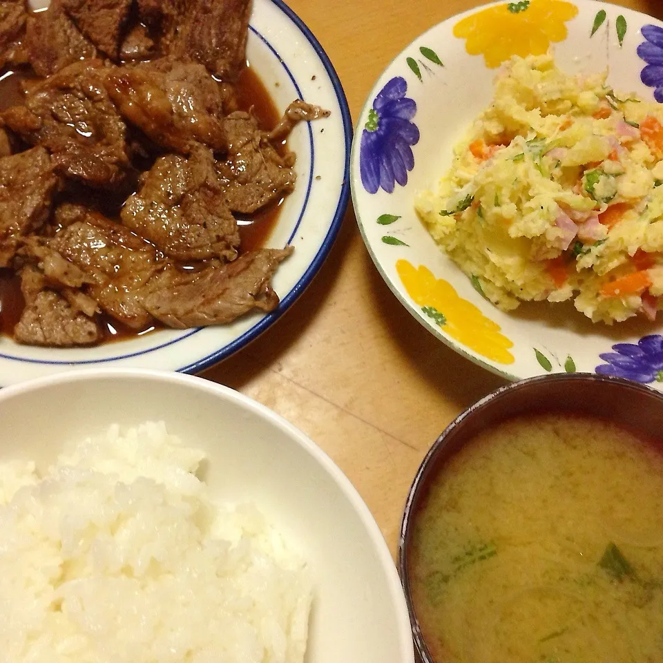 Snapdishの料理写真:焼肉＆ポテトサラダ|♡happyhalloween♡さん