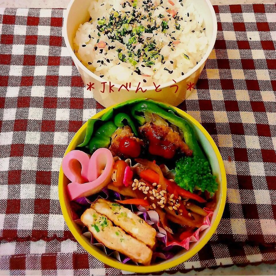 Snapdishの料理写真:本日のお弁当＊ﾋﾟｰﾏﾝ肉詰め🎵|miho**さん