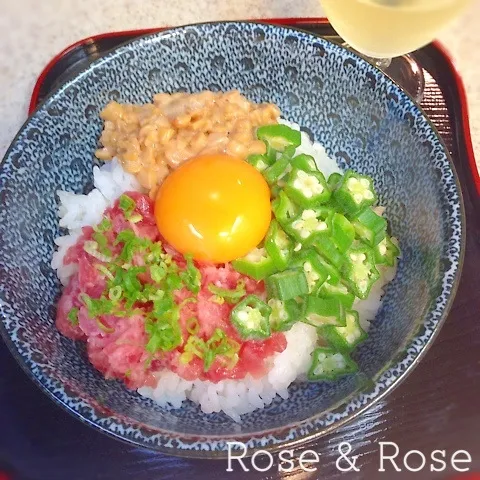 まぐろすきみのネバネバ丼|ROSE & ROSEさん