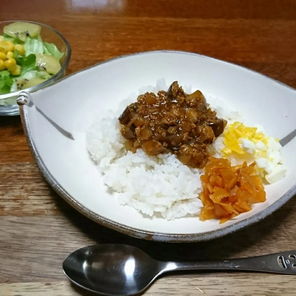 Snapdishの料理写真:今日の夕ごはん☆茄子🍆のドライカレー|吉田啓子さん