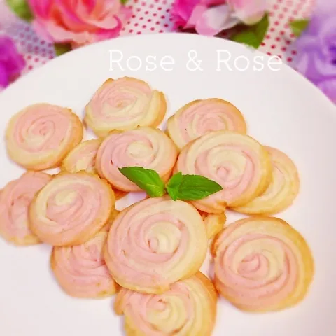 薔薇クッキー♥️Ｔapasたえみさんの真似です( ´艸｀)|ROSE & ROSEさん