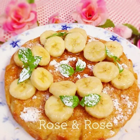 Snapdishの料理写真:ヨーグルトバナナケーキです( ´艸｀)♪♪バナナたっぷり♥️|ROSE & ROSEさん