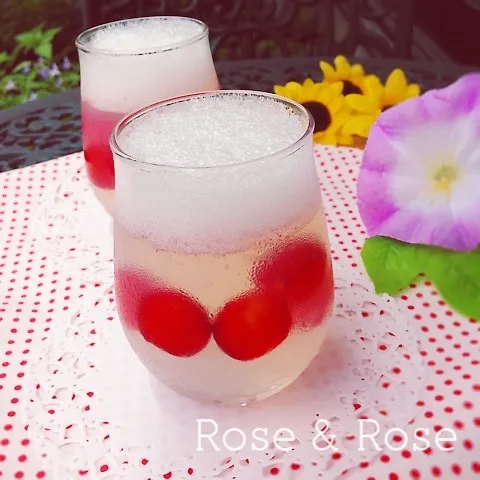 Snapdishの料理写真:さくらんぼのしゅわしゅわゼリー(〃∇〃)|ROSE & ROSEさん