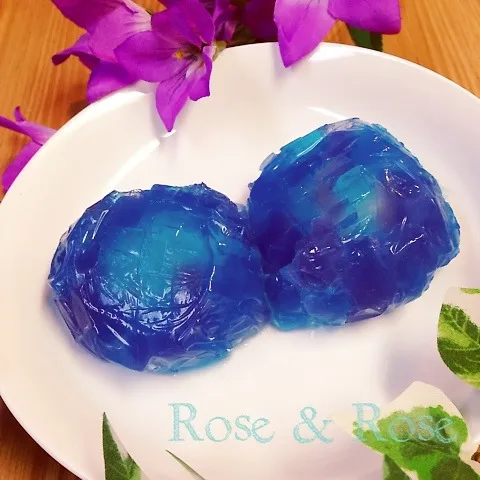 Snapdishの料理写真:紫陽花寒天       青と紫の寒天使用してますが(;^_^A|ROSE & ROSEさん